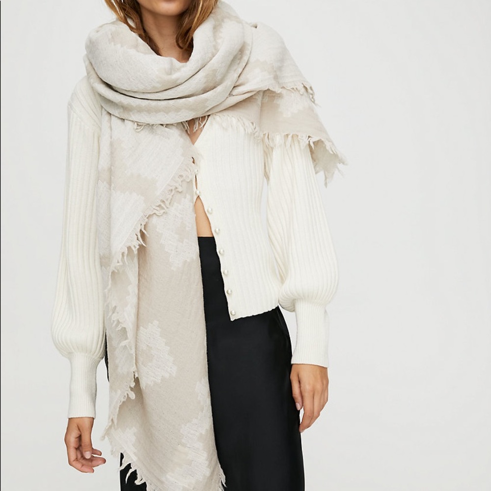 Wilfred 100% wool blanket scarf